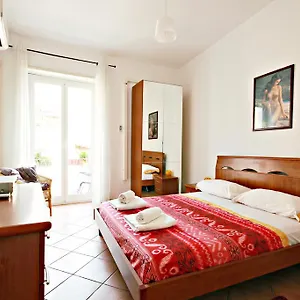 https://scalini-di-trastevere.it-romehotels.com